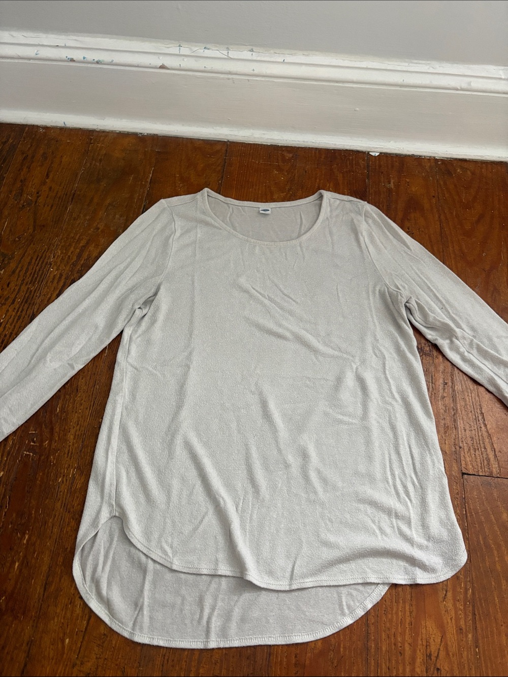 Old Navy Scoop Neck Long Sleeve Top in Light Gray